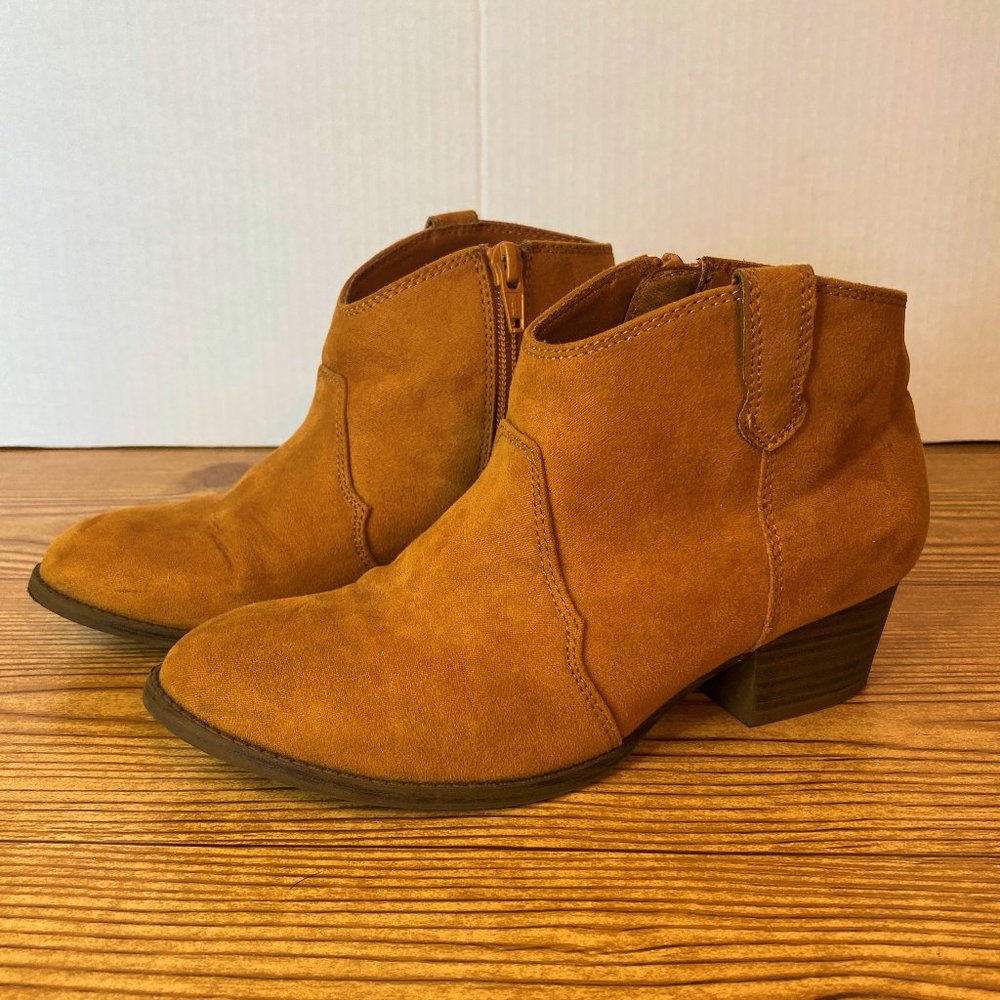 Old‎ Navy Suede Ankle Boots Kids size 2